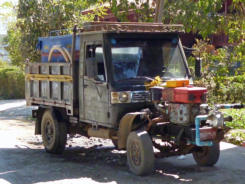 Burma III-049-Seib-2014.jpg - Lorry in town (Photo by Roland Seib)